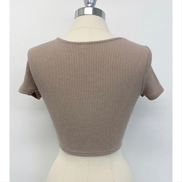 🌪 Twist Front Knit Crop Top 🌪 - Picture 4 of 7